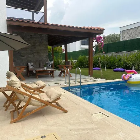 Vila Guemuesluekte Havuzlu-bahceli-3 Yatak Odali Muestakil Bodrum